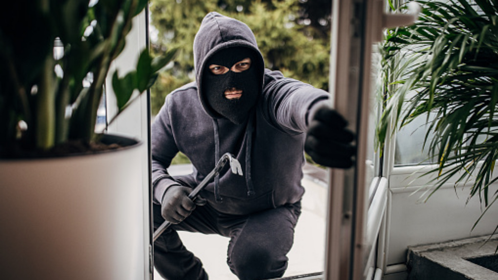 Imagem iStock - Residência é arrombada e objetos são furtados na Barra da Ibiraquera, em Imbituba