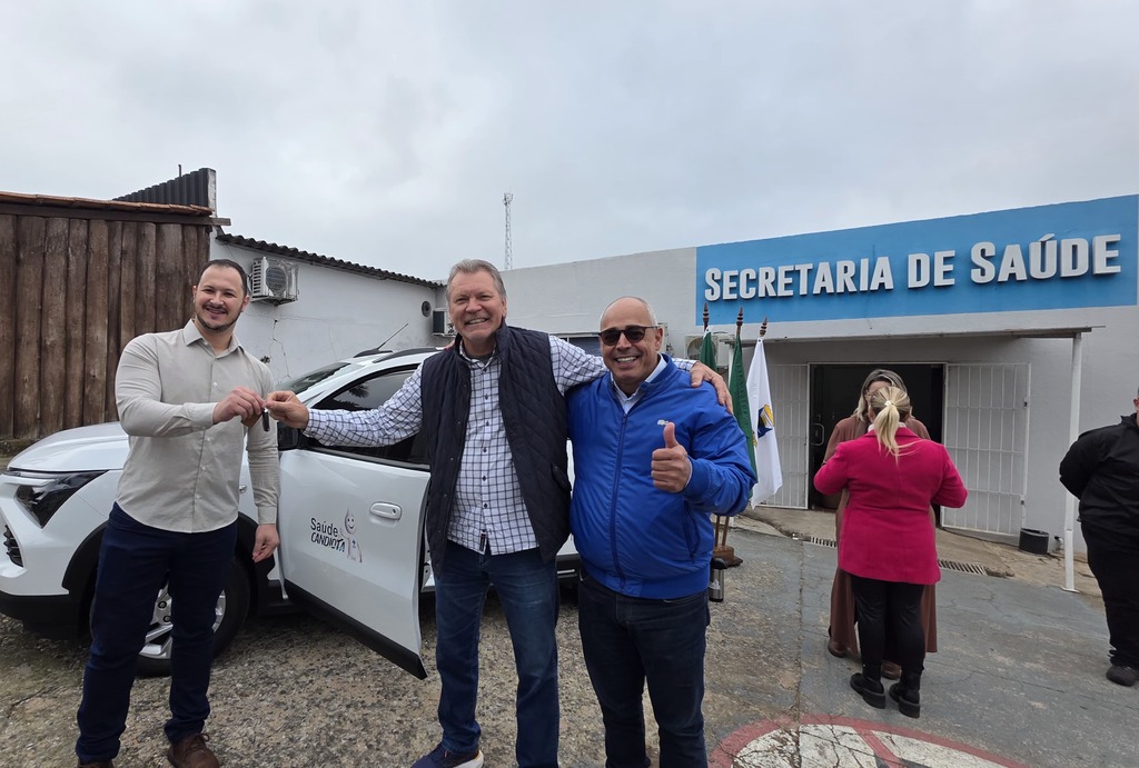 Afonso Hamm entrega veículo para transporte de pacientes SUS em Candiota