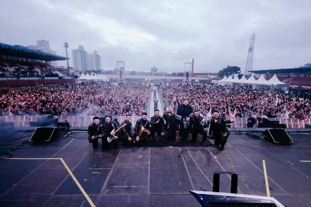Encerramento leva multidão ao show da Banda Corpo & Alma