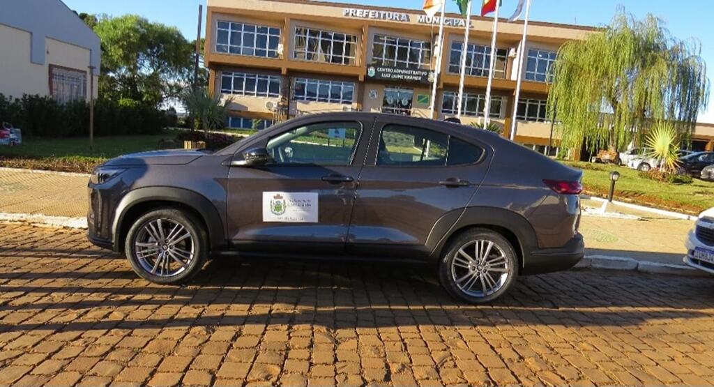 Novo veículo para a Secretaria Municipal da Fazenda de Esmeralda