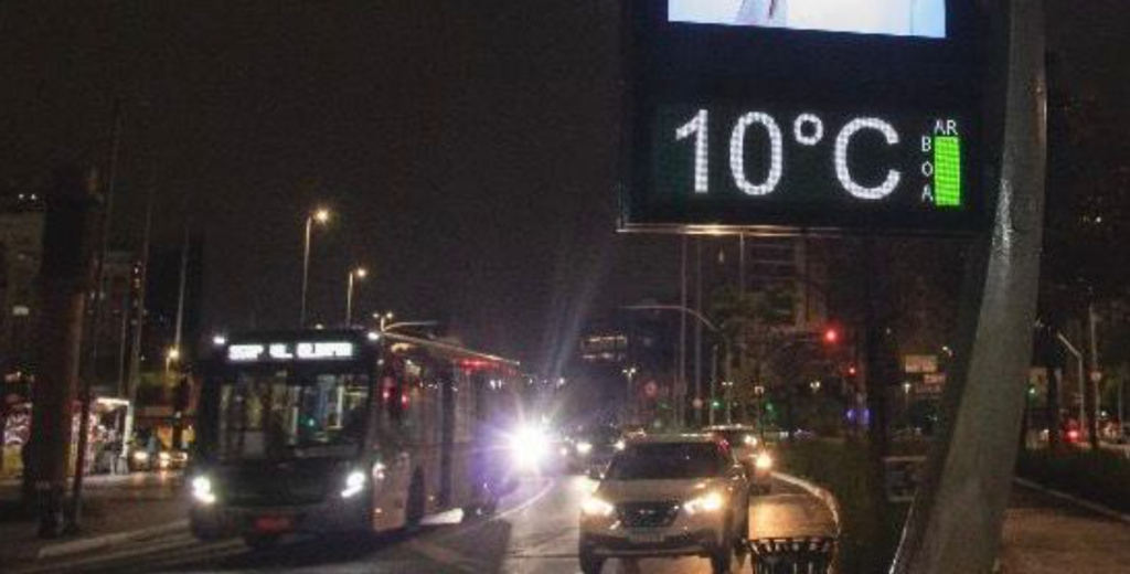 Frente fria atinge Joinville e reforça ação de acolhimento a pessoas em situação de rua