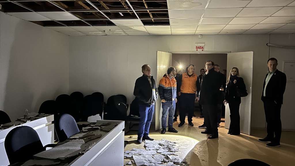 Governador em exercício avalia estragos causados por vendaval e tempestade em Abelardo Luz