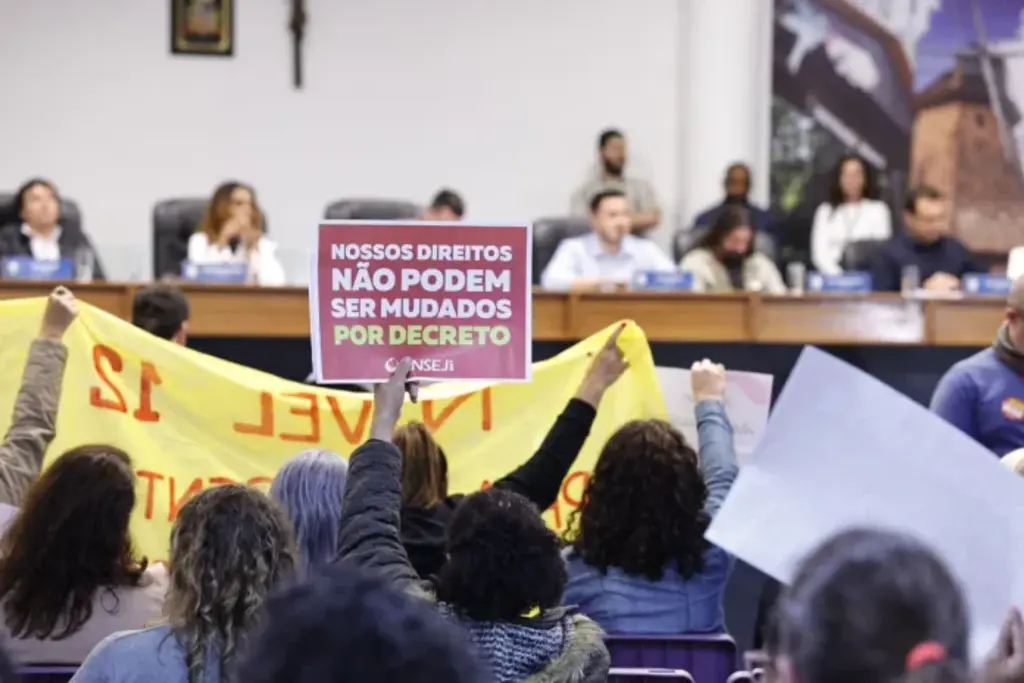 Servidores lotam Câmara em terceira audiência sobre Reforma Administrativa em Joinville