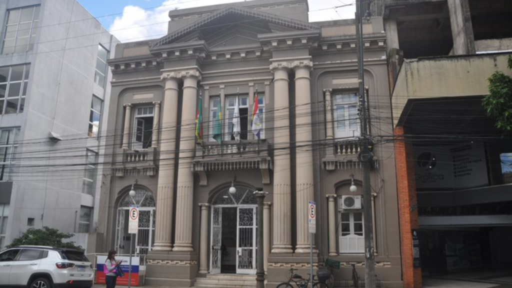 Câmara aprova reajuste e novos cargos