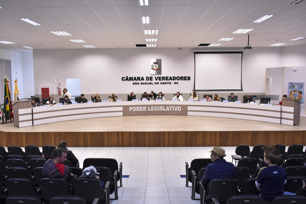 Parlamento Jovem apresenta iniciativas para estudantes, atletas e empreendedores
