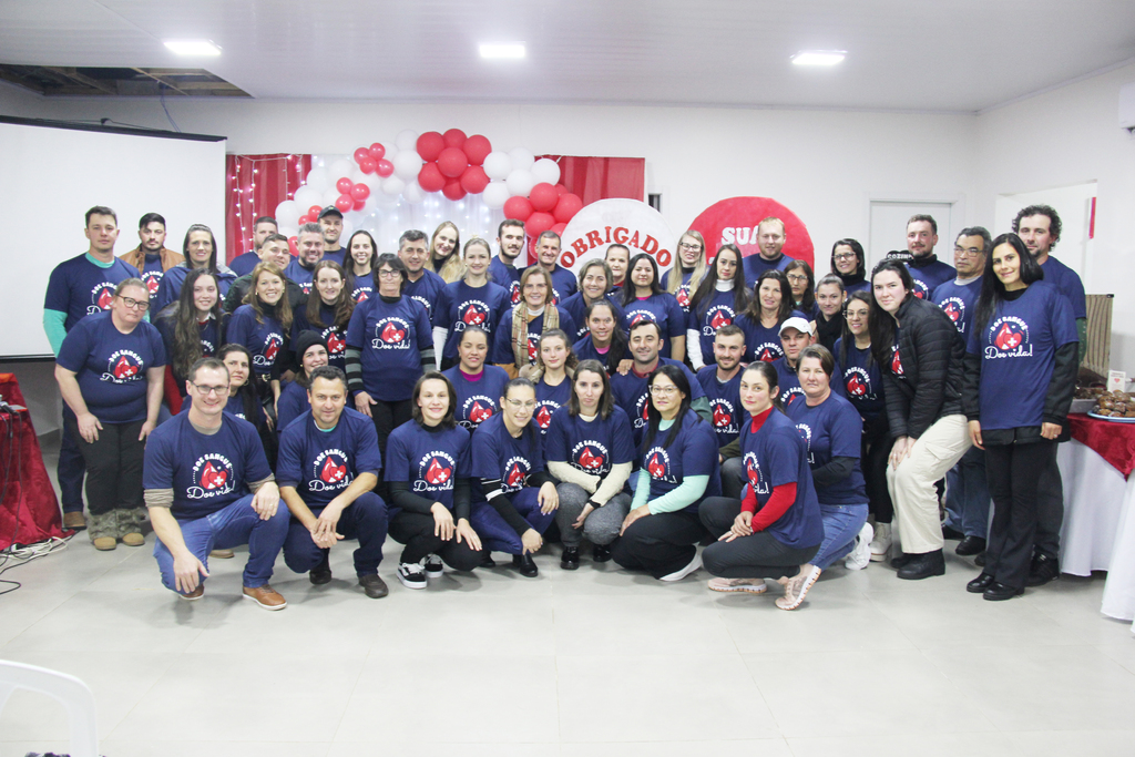 Secretaria de Saúde homenageia 80 doadores de sangue em noite especial