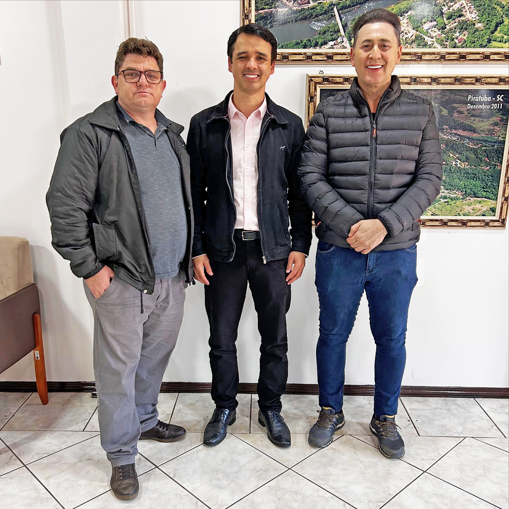 DEPUTADO MARCOS DA ROSA ENTREGA EMENDA PARLAMENTAR PARA MELHORIAS NO CENTRO DE EVENTOS DE PIRATUBA