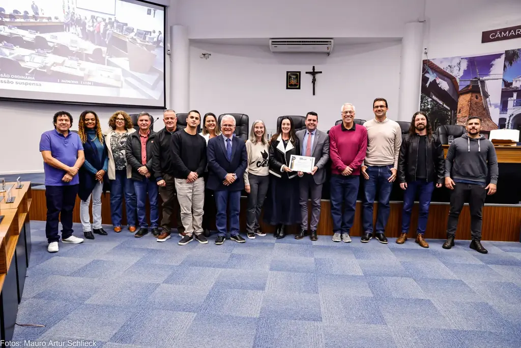 Alberto Bial anuncia projeto para retomada de equipe de basquete em Joinville