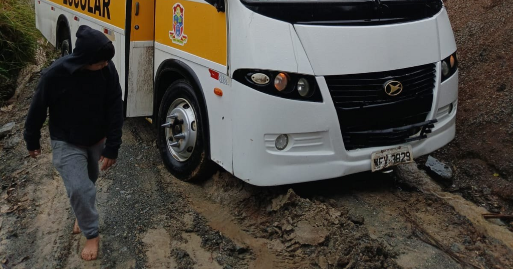 Morador de Santa Terezinha faz desabafo sobre condições das estradas e segurança no transporte escolar