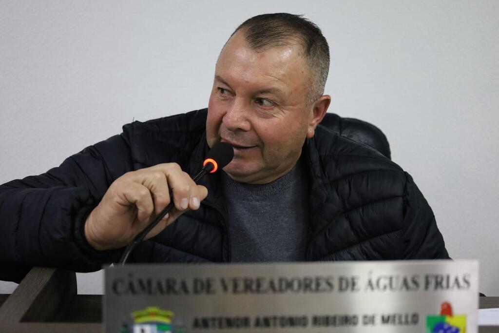 Dois projetos e uma moção aprovada na última sessão do mês