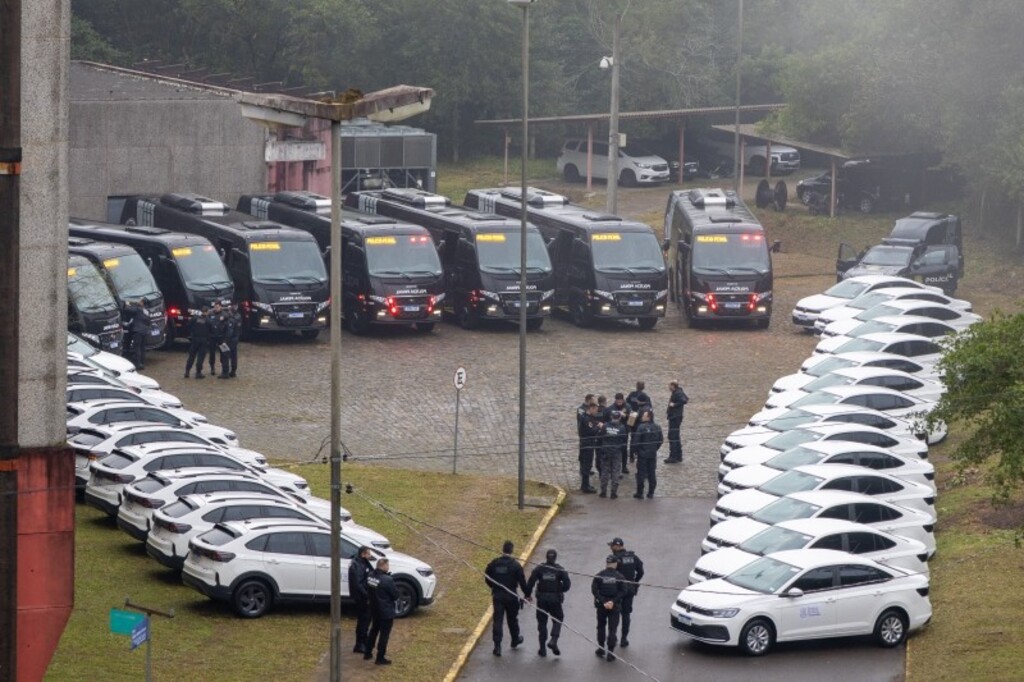 Polícia Penal recebe novas viaturas e micro-ônibus