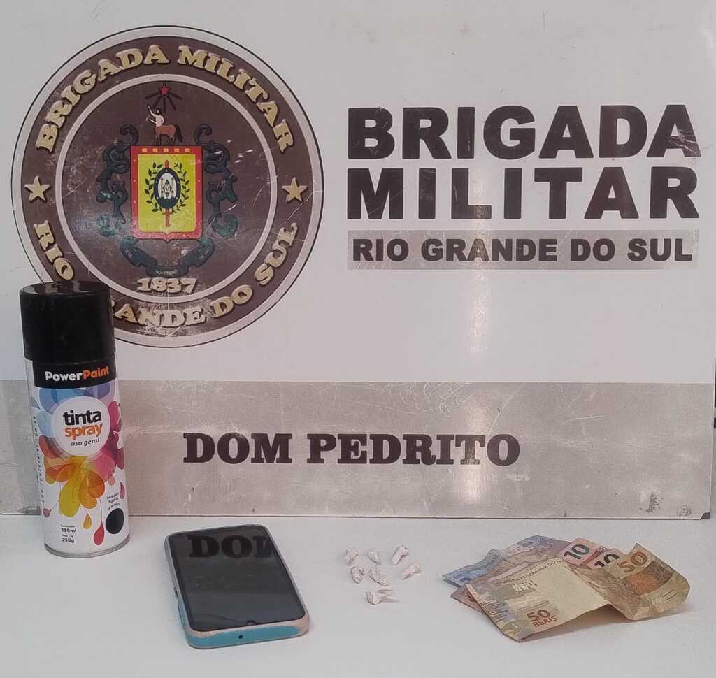 Indivíduo é detido com drogas e dinheiro em ponto de tráfico