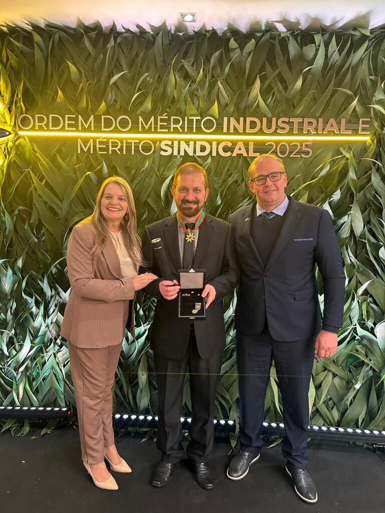 Roberto Zagonel recebe Ordem do Mérito Industrial da FIESC
