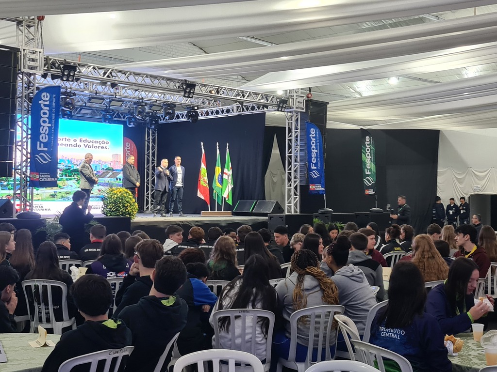 Cerimônia marca abertura oficial da etapa estadual dos Jesc
