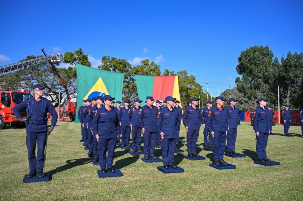 Corpo de Bombeiros forma 52 primeiros-sargentos