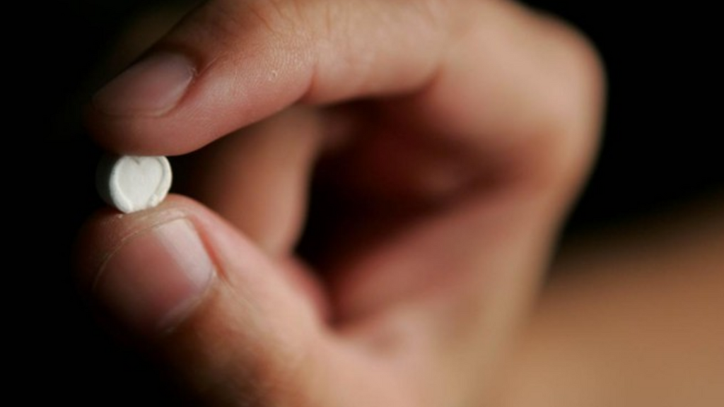 Imagem Jonathan Campos/Gazeta do Povo - Mulher sofre surto psicótico após misturar ecstasy e uísque em Imbituba