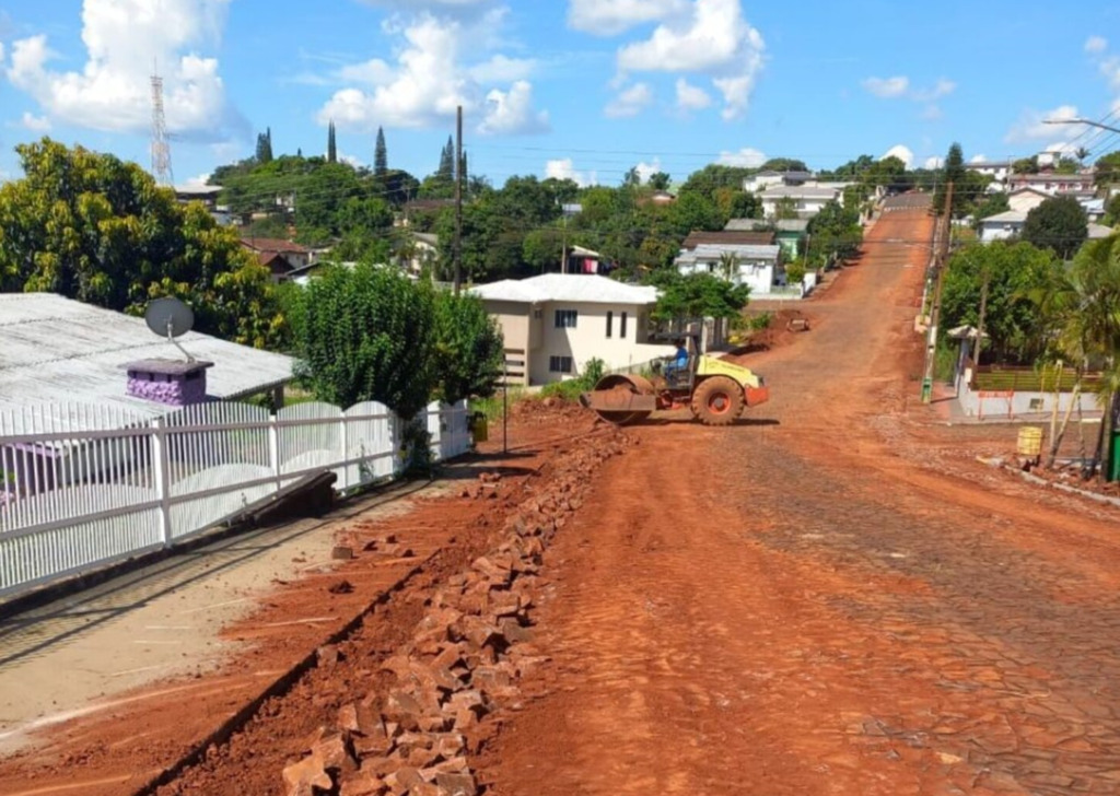 Casan executa interligação de nova adutora à rede de Iporã do Oeste