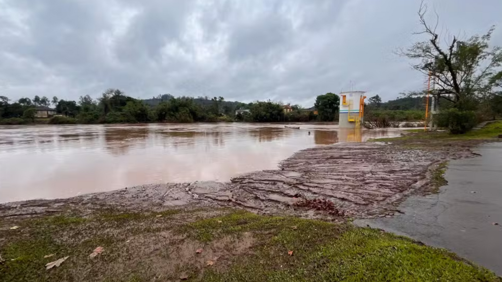 Foto: Hemelly Marques/ Prefeitura de São Sebastião do Caí - Rios ultrapassam cotas de inundação e deixam famílias desalojadas no Rio Grande do Sul