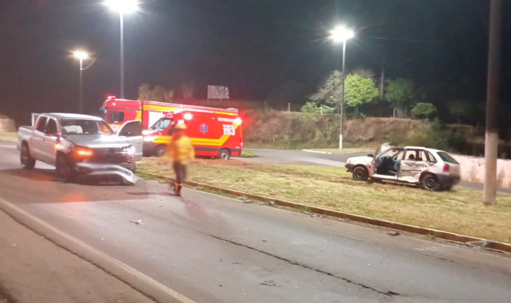 Colisão lateral é registrada no trevo de acesso à Barra Bonita na BR-163