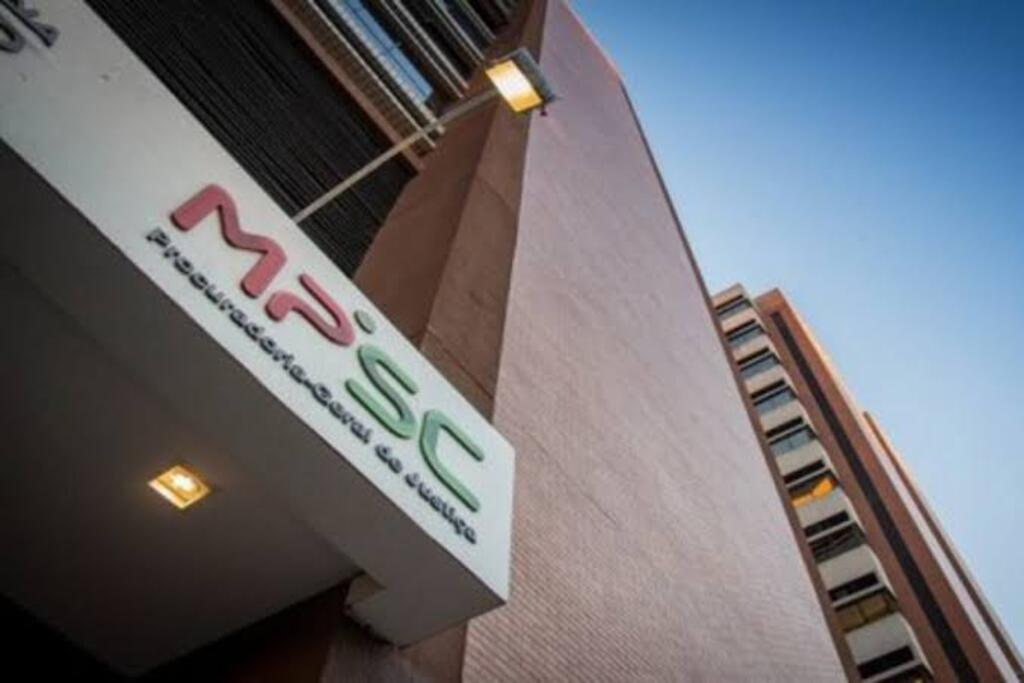 MPSC obtém condenação de dois homens por roubo armado em residência de Braço do Norte