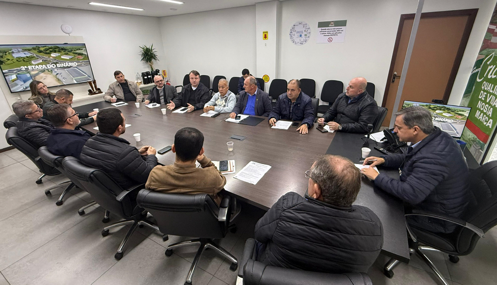 Frente Parlamentar do Bairro Pinheirinho realiza reunião no Paço Municipal para tratar de mobilidade urbana e planejamento estratégico