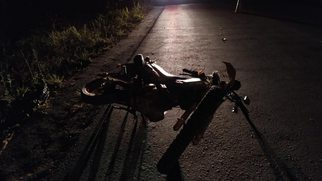 Adolescente de 15 anos fica ferido após acidente dirigindo moto em Imbituba