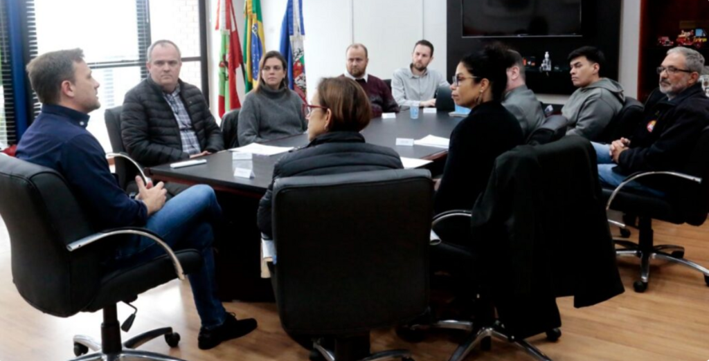 Prefeito de Joinville realiza reunião com nova diretoria do Sindicato dos Servidores