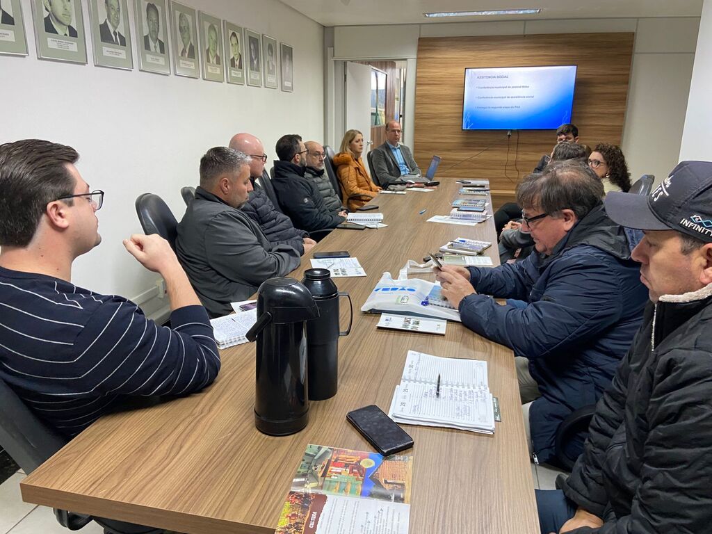 PREFEITURA REALIZA REUNIÃO COM SECRETÁRIOS PARA ALINHAR AÇÕES ESTRATÉGICAS PARA O MUNICÍPIO DE TORRES