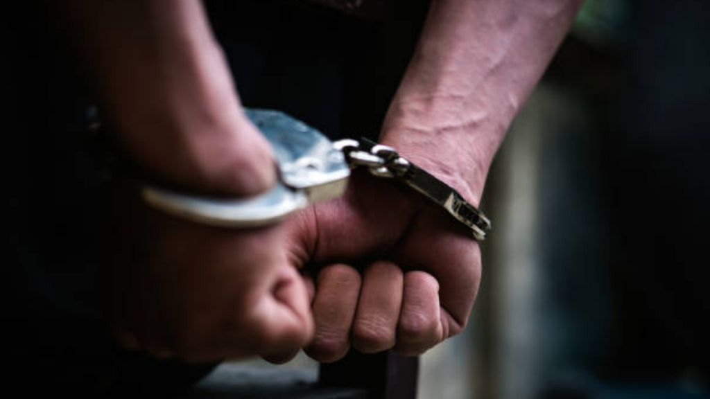 Imagem iStock - Professor de creche é preso por abuso sexual infantil em SC