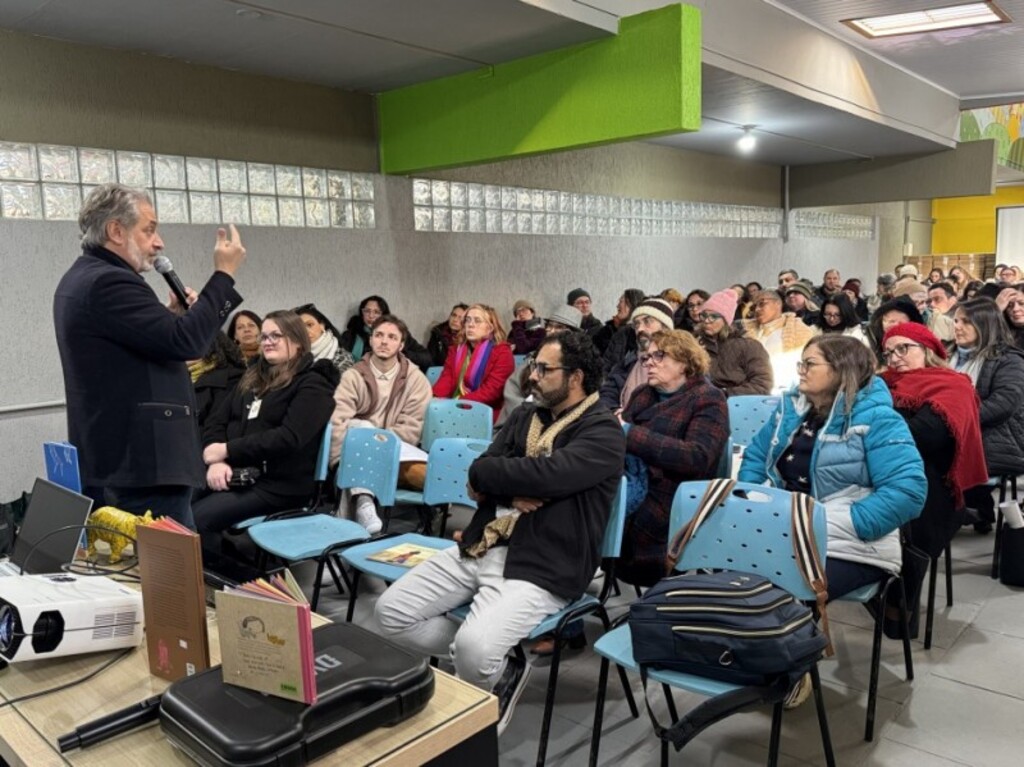 Projeto realiza formação sobre literatura para professores
