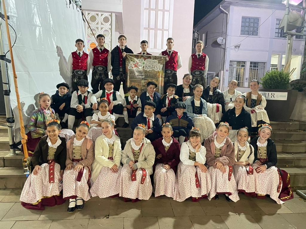 Cultura, tradição e formação: Projeto Dançando Nossas Raízes V: Resgatando a Cultura e Transformando Vidas em Celso Ramos