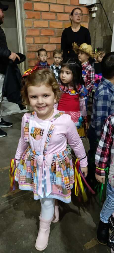 Alegria, cultura e tradição marcam a Festa Julina da Escola Felisberto Dutra em Ouro