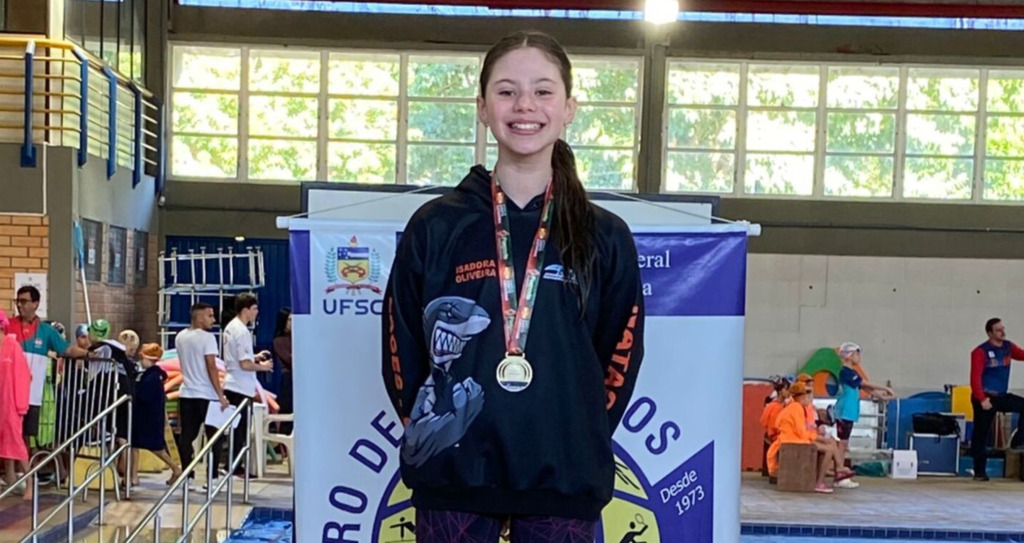 Lageana brilha nas piscinas e mira Jogos Escolares em Blumenau