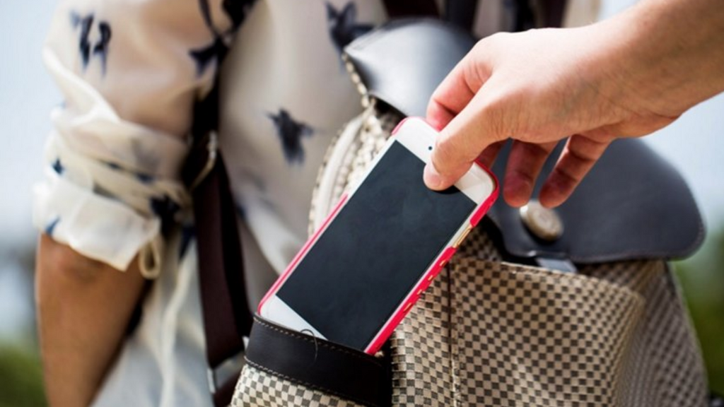 Imagem iStock - Celular furtado é recuperado pela própria vítima com ajuda de populares em Imbituba