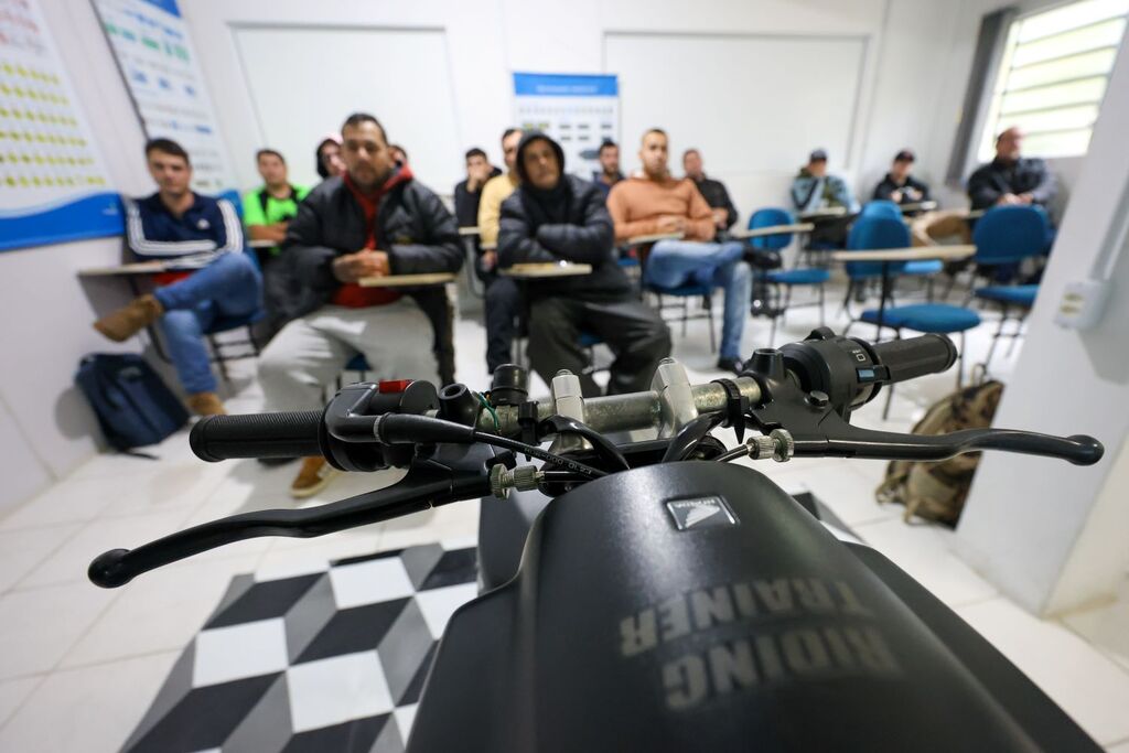 programa do Governo do Estado leva qualificação e dignidade a motofretistas no Vale do Itajaí