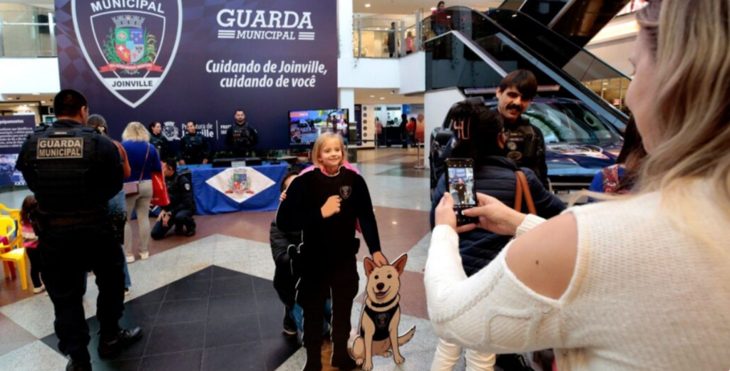 Público é convidado a visitar exposição da Guarda Municipal de Joinville