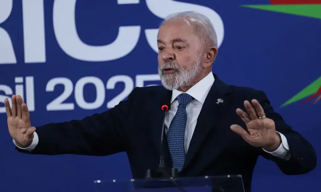 Divergência política sobre IOF é própria da democracia, diz Lula