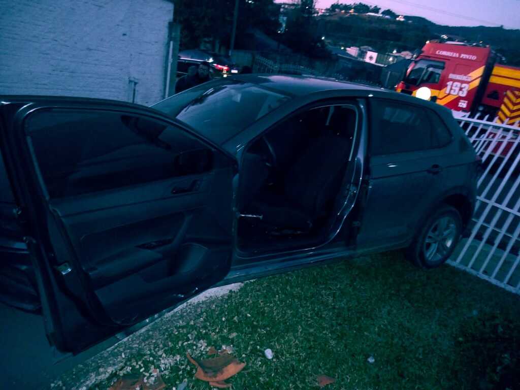 Homem perde a vida após seu veículo disparar em Correia Pinto