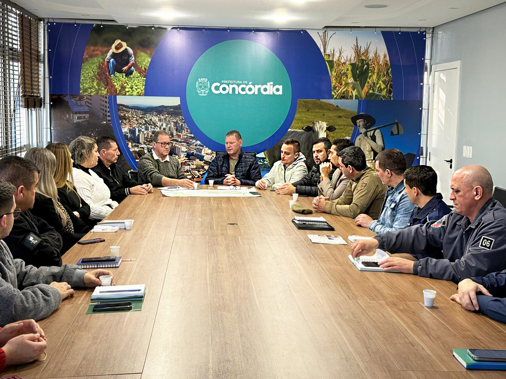 Comissão de eventos e forças de segurança se reúnem para planejamento das festividades