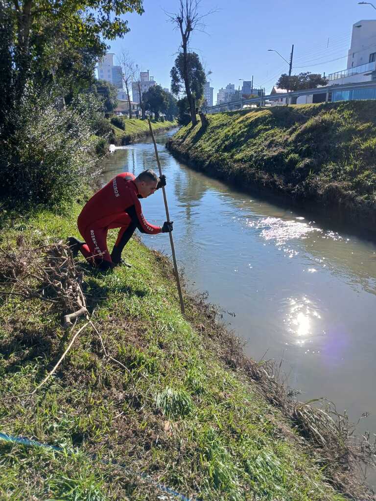 Bombeiros prosseguem buscas por homem desaparecido