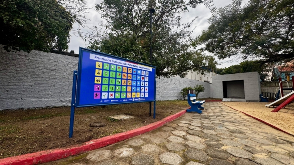 Praças municipais estão sendo revitalizadas