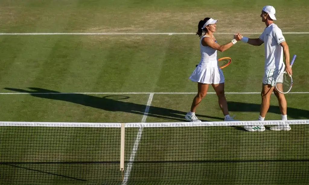 Luisa Stefani vai a final de duplas mistas no Torneio de Wimbledon