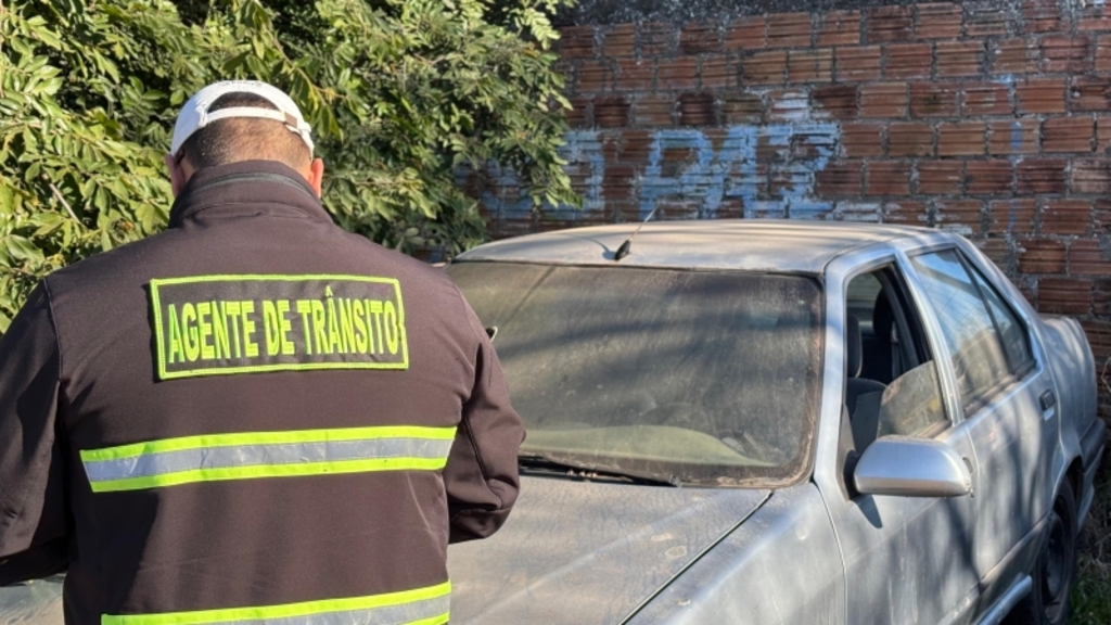 Nove veículos abandonados são removidos em nova fase de operação