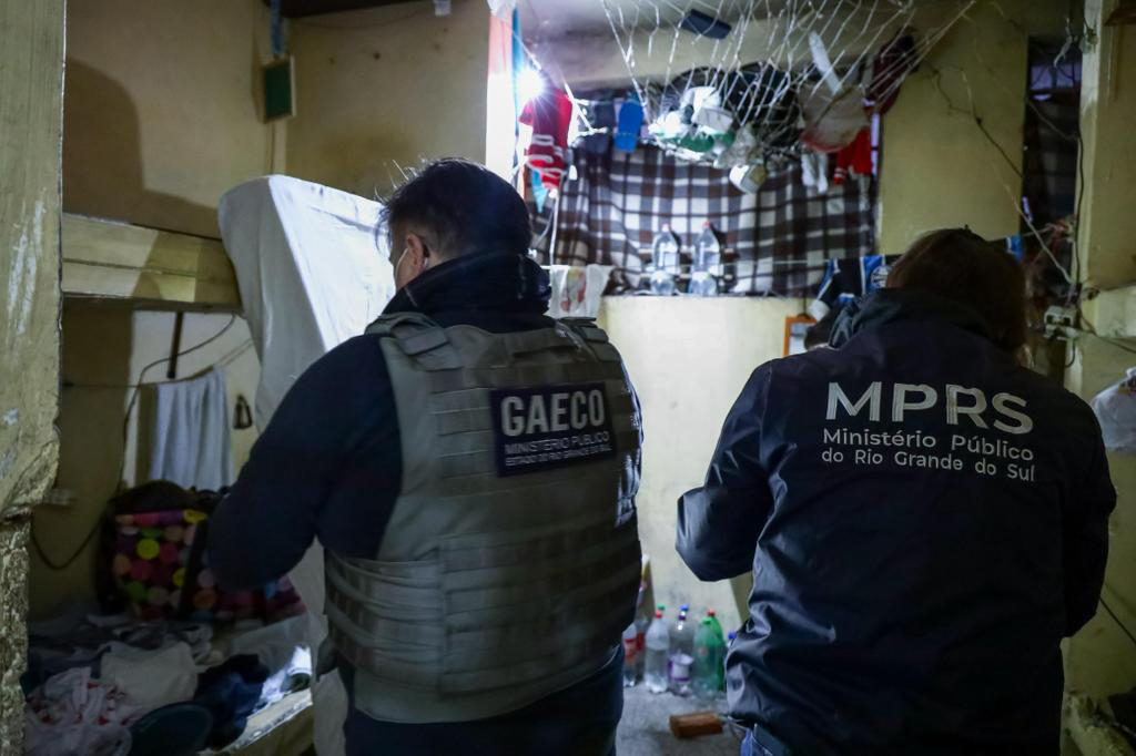 Operação do GAECO mira entrada de celulares e drogas no Presídio