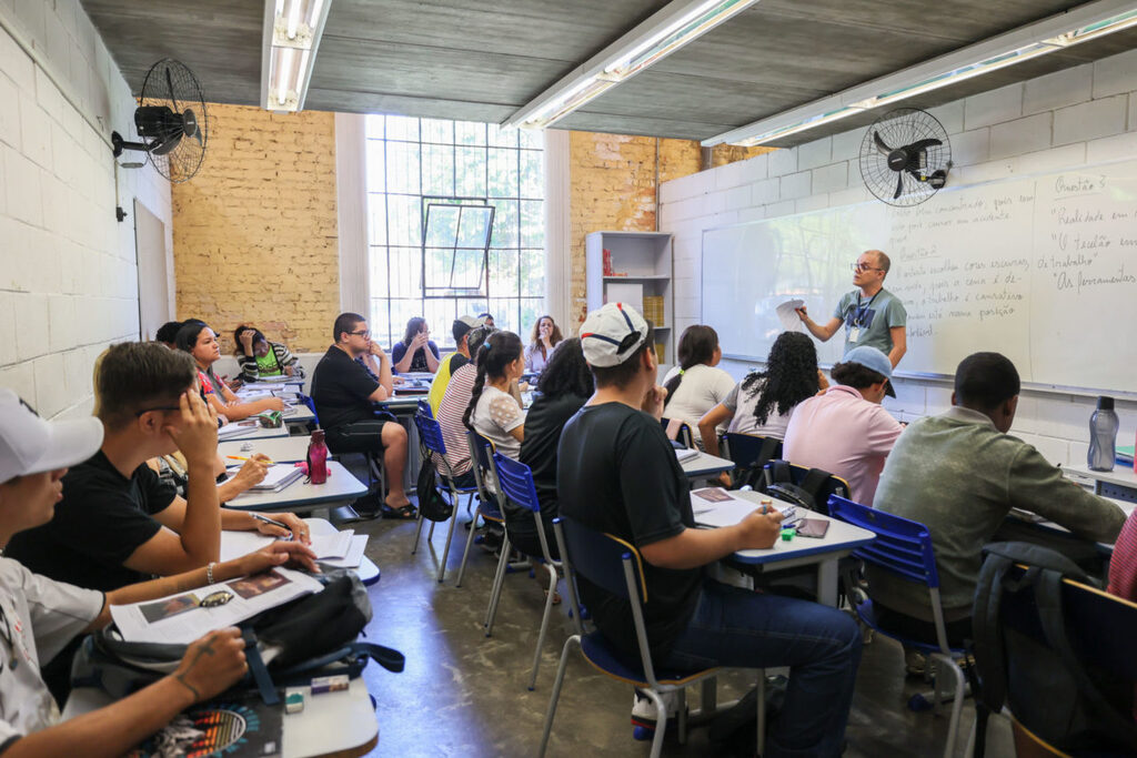 Divulgada lista de pré-inscritos para Educação Profissional e EJA