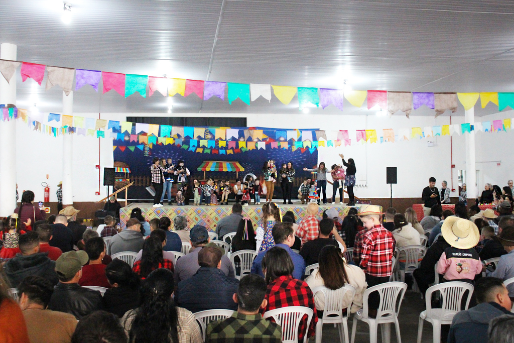 Sorrisos, dança e muita alegria no arraiá do Estrela do Amanhã