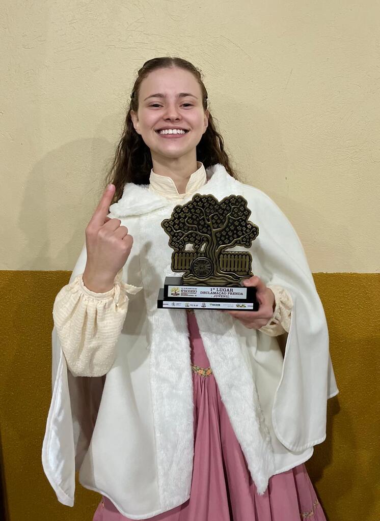 Clara Beatriz Demenech: orgulho abdonense e talento que ecoa nos palcos do tradicionalismo gaúcho