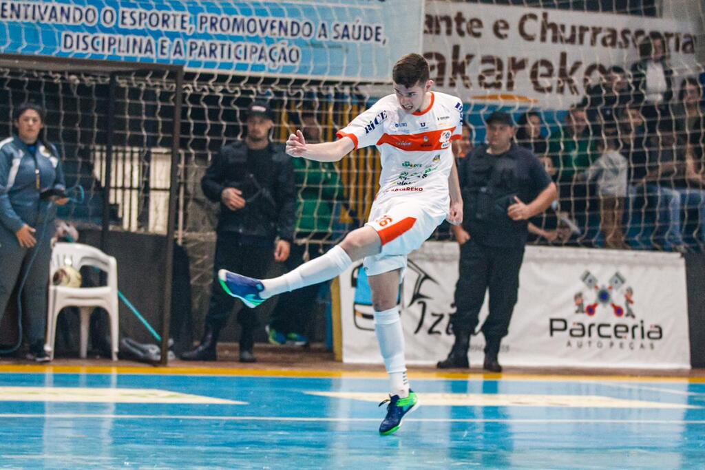 Chapinha assina com clube de Portugal e inicia carreira internacional no futsal