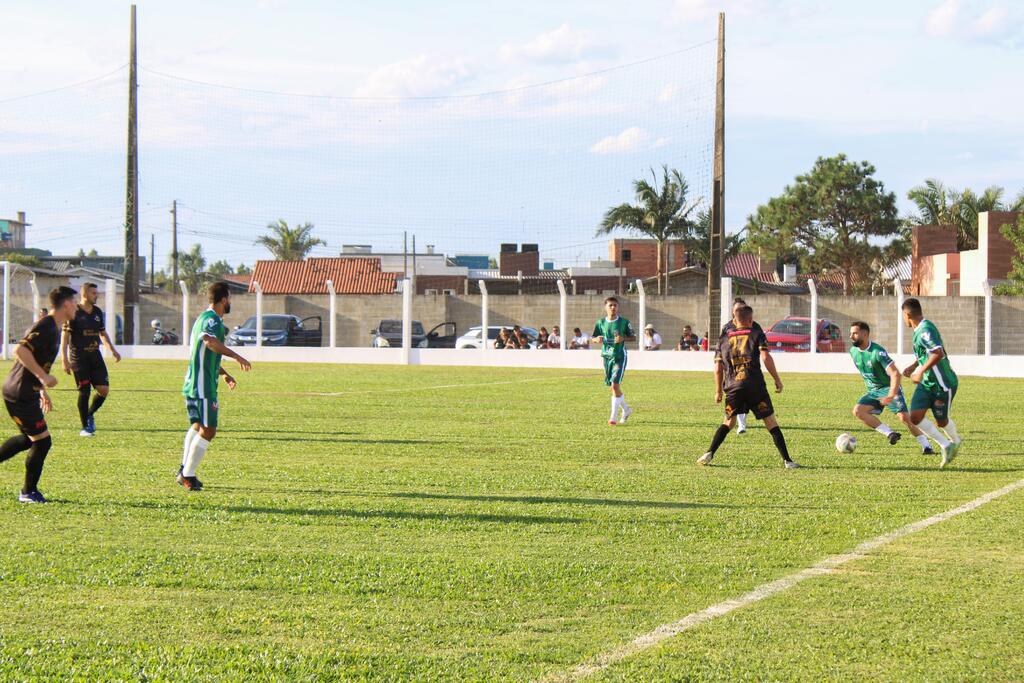 CAMPEONATO DE FUTEBOL DEFINE SEMIFINALISTAS NESTE DOMINGO (13) EM PASSO DE TORRES
