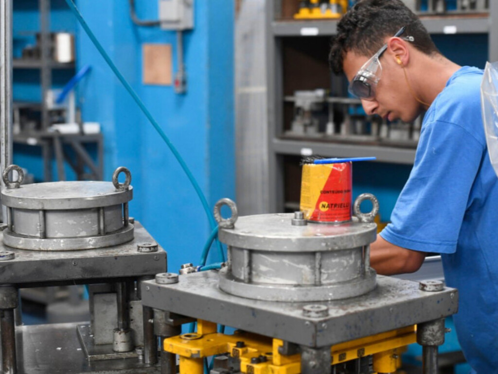 Produção industrial catarinense avança 4,8% no ano até maio